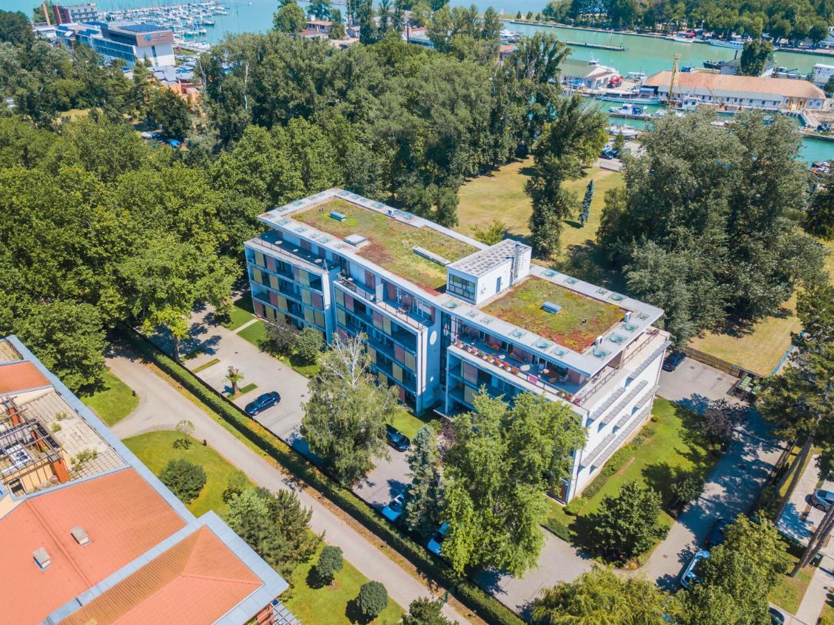 Mf Villa Azur Wellness Apartment Siofok Exterior photo